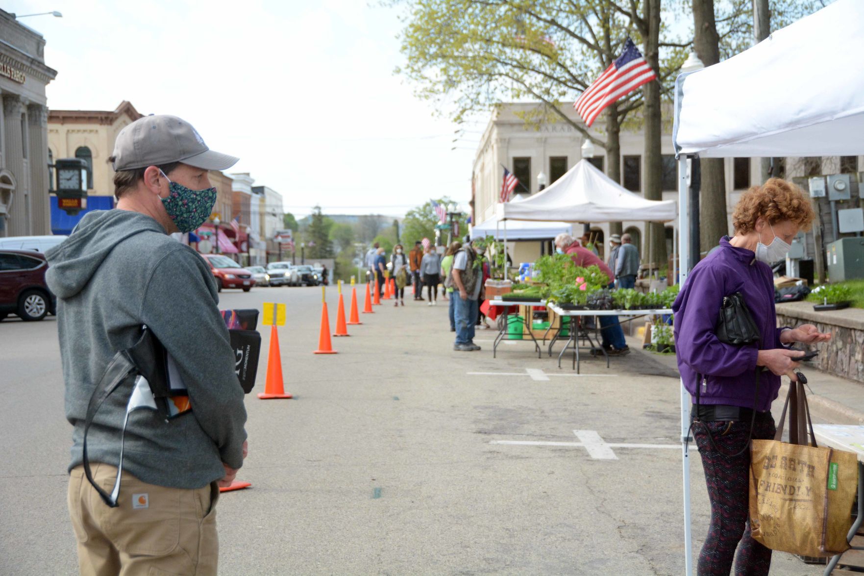 Baraboo Farmer's Market adjusts for safety during COVID-19 pandemic